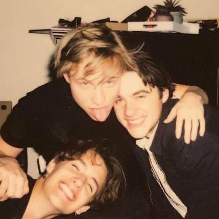 𝙱𝚎𝚝𝚠𝚎𝚎𝚗 𝚄𝚜🏳️🌈