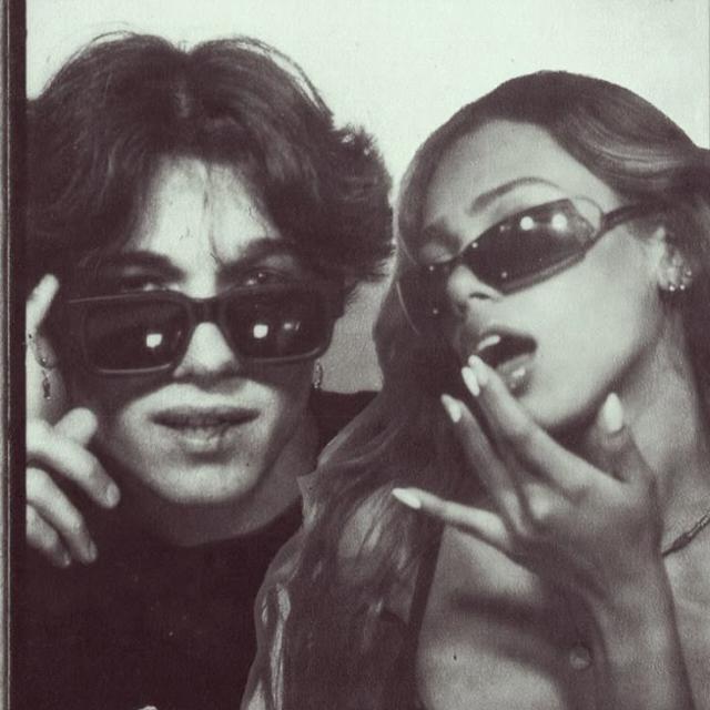 𝟓𝟎 Tons de Resenha